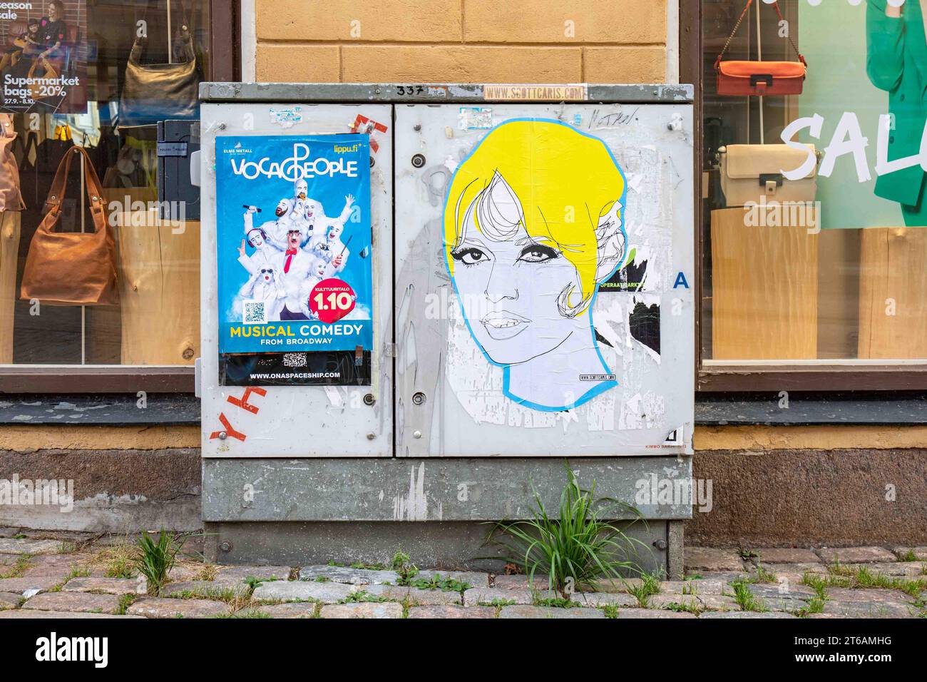 Affiche Street art de Scott CARIS dans le quartier de Kruunhaka à Helsinki, Finlande Banque D'Images