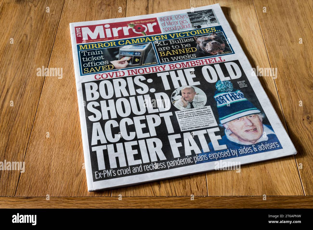 1 novembre 2023. Titre dans Daily Mirror lit Covid Inquiry Bombshell. Boris : les vieux devraient accepter leur sort. Banque D'Images