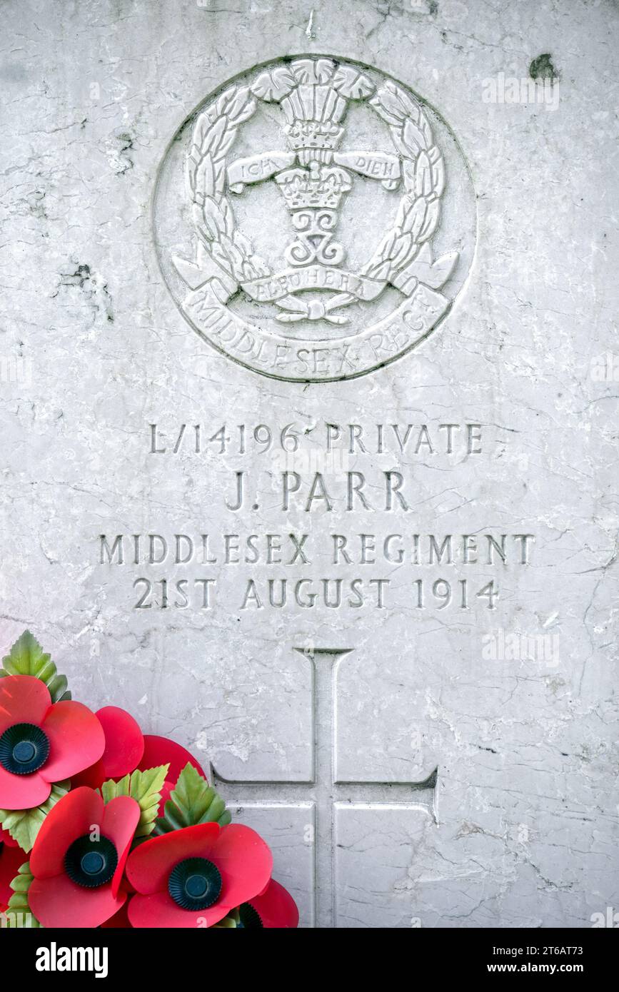 Tombe du soldat John Parr, premier soldat britannique tué pendant la première Guerre mondiale, St. Cimetière militaire Symphorien, Saint-Symphorien près de Mons, Hainaut, Belgique Banque D'Images