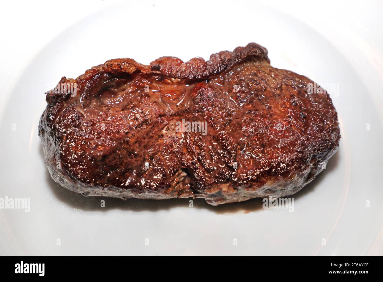 Fleisch als Nahrungsmittel Ein Rump-Steak aus Südamerika nach der Zubereitung auf einem Teller. *** Viande comme nourriture Une croupe steak d'Amérique du Sud après préparation sur une assiette crédit : Imago/Alamy Live News Banque D'Images