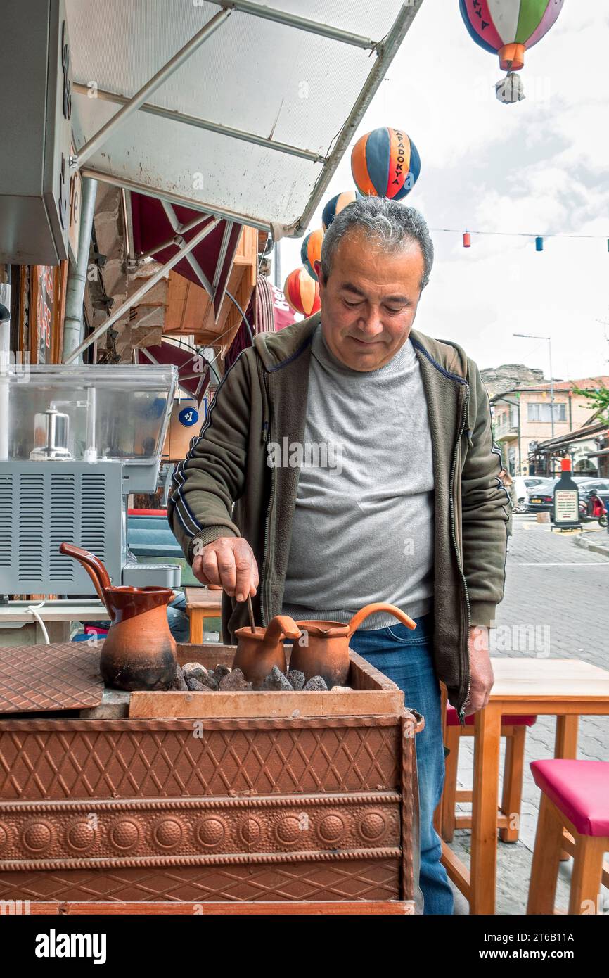 Préparation du café turc.Avanos Cappadocia Turquie. Banque D'Images