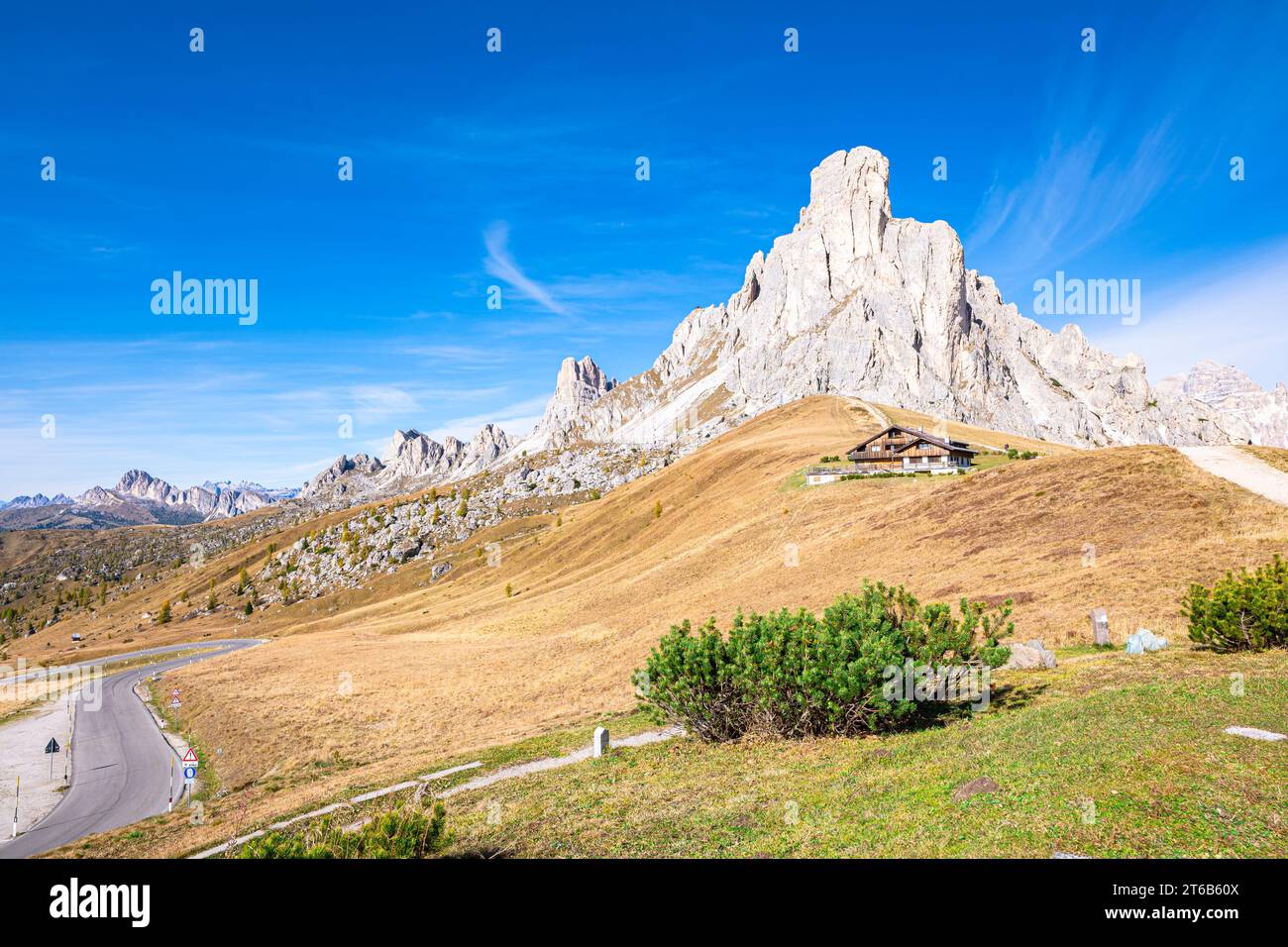 Pic de montagne rocheuse à Passo Giau dans les Dolomites de l'Italie Banque D'Images
