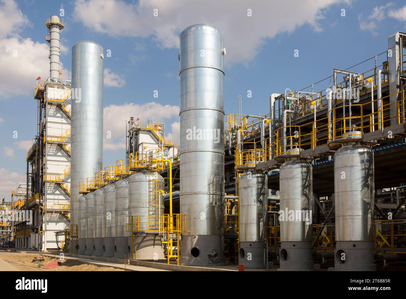 La vue de l'unité de production et de purification d'hydrogène de 16 000 Nm3/h à la raffinerie KazMunaiGaz (KMG) Atyrau dans l'ouest du Kazakhstan. Banque D'Images