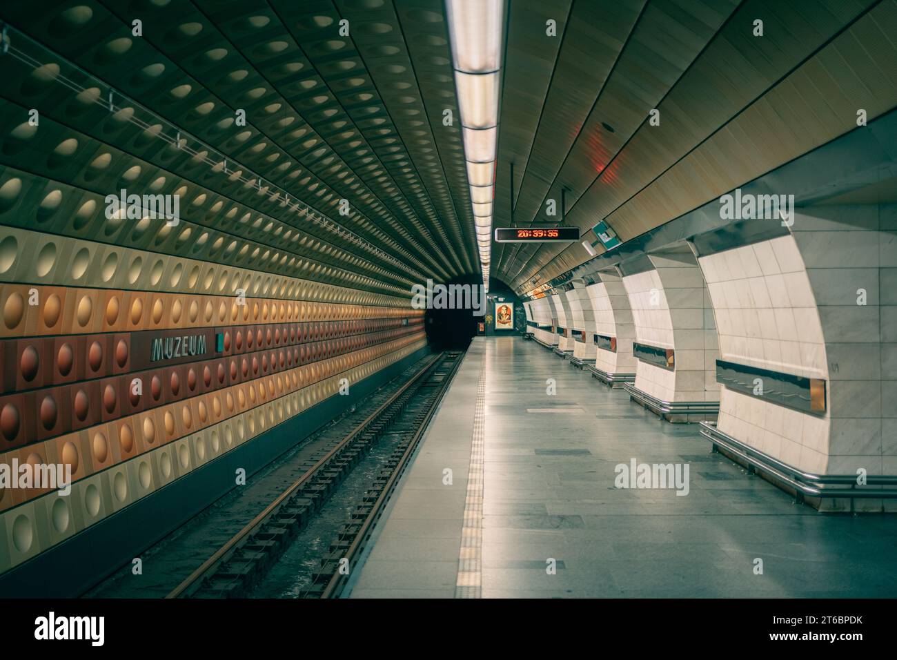 Intérieur de la station de métro Muzeum à Prague, Tchéquie Banque D'Images