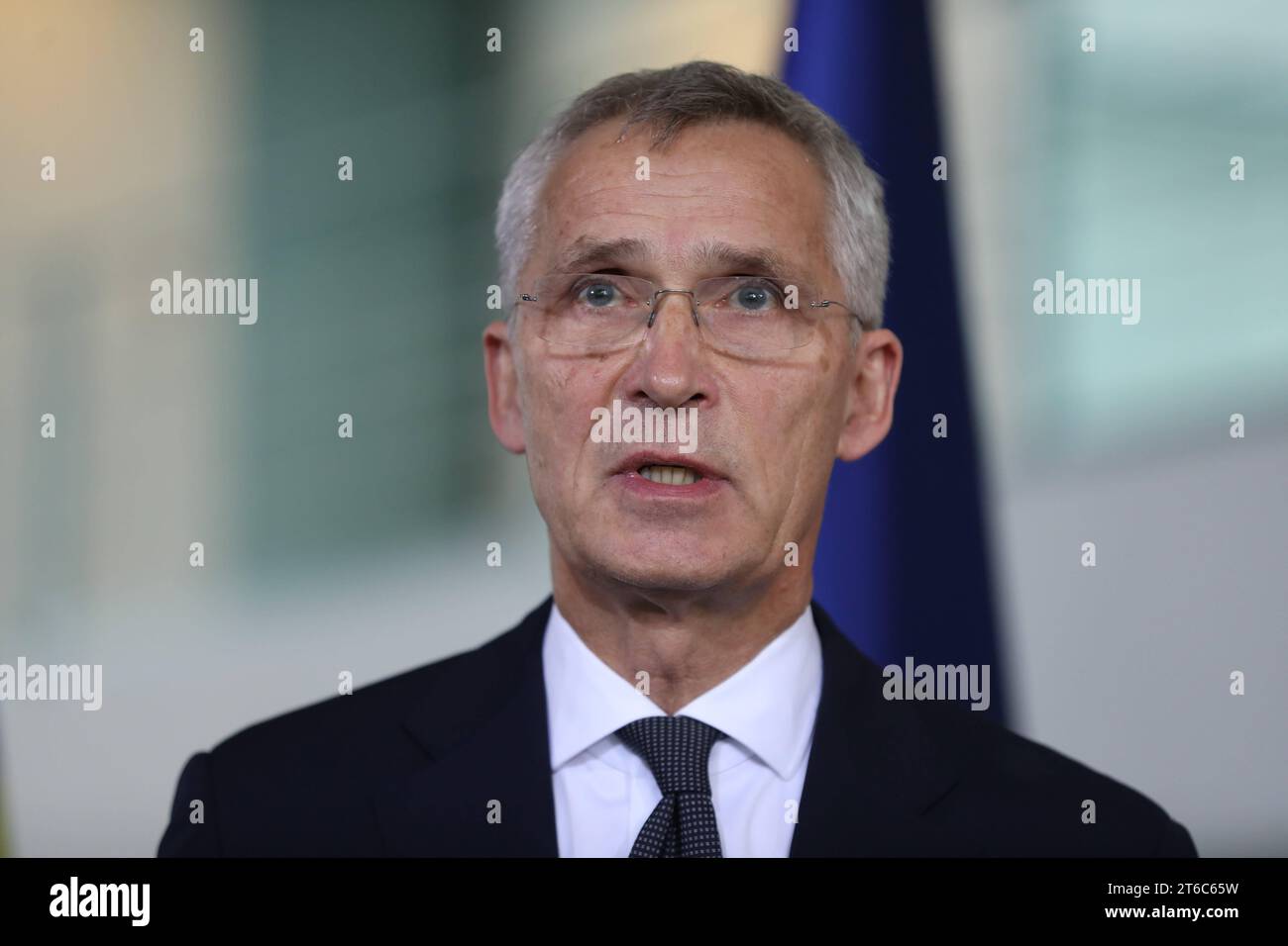 Berlin, Deutschland, 09.11.2023 : Generalsekretär OTAN Jens Stoltenberg wird vom Bundeskanzler im Bundeskanzleramt zu einem Arbeitsbesuch empfangen. Pressekonferenz/Pressetatement vor dem gemeinsamen Gespräch, in dem aktuelle sicherheits- und verteidigungspolitische Fragen im Mittelpunkt stehen sollen. *** Berlin, Allemagne, 09 11 2023 le Secrétaire général de l'OTAN, Jens Stoltenberg, est reçu par le Chancelier fédéral à la Chancellerie fédérale pour une visite de travail Conférence de presse Déclaration de presse avant les pourparlers conjoints, qui porteront sur les questions actuelles de politique de sécurité et de défense Copyright : XDTS Banque D'Images