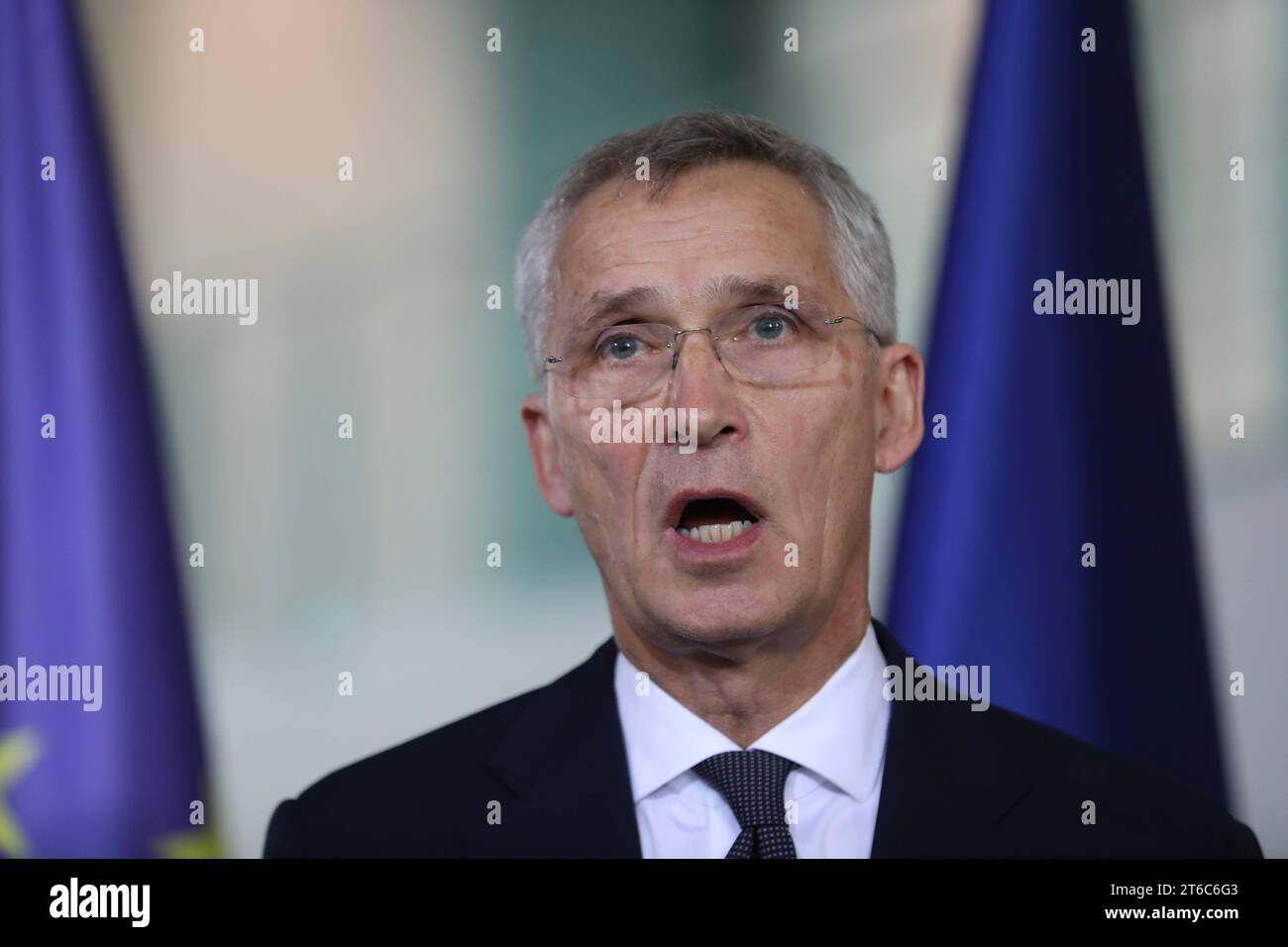 Berlin, Deutschland, 09.11.2023 : Generalsekretär OTAN Jens Stoltenberg wird vom Bundeskanzler im Bundeskanzleramt zu einem Arbeitsbesuch empfangen. Pressekonferenz/Pressetatement vor dem gemeinsamen Gespräch, in dem aktuelle sicherheits- und verteidigungspolitische Fragen im Mittelpunkt stehen sollen. *** Berlin, Allemagne, 09 11 2023 le Secrétaire général de l'OTAN, Jens Stoltenberg, est reçu par le Chancelier fédéral à la Chancellerie fédérale pour une visite de travail Conférence de presse Déclaration de presse avant les pourparlers conjoints, qui porteront sur les questions actuelles de politique de sécurité et de défense Copyright : XDTS Banque D'Images