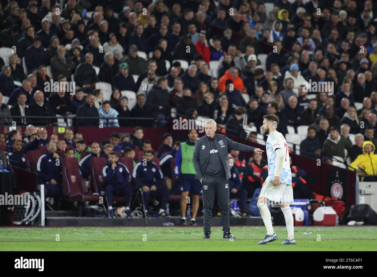 Londres, Royaume-Uni. 09 novembre 2023. Londres, Angleterre, 9 novembre 2023 : David Moyes donne des instructions lors du match de l'UEFA Europa League entre West Ham United et Olympiacos au London Stadium (Alexander Canillas/SPP) Credit : SPP Sport Press photo. /Alamy Live News Banque D'Images