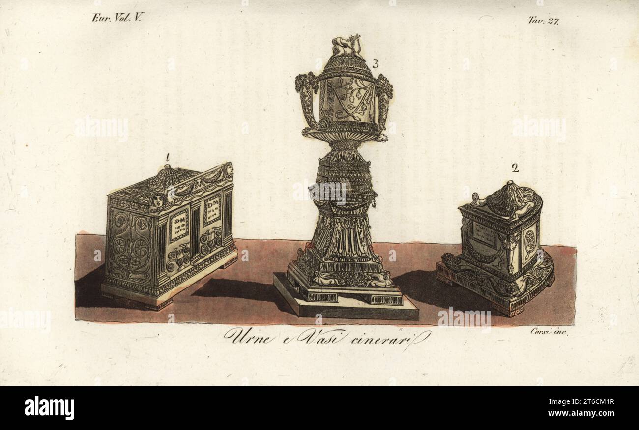 Urne cinéraire romaine et vase. Deux urnes cinéraires en marbre trouvées dans des tombes anciennes à Sienne 1,2, et urne en marbre avec piédestal et figure de lion attaquant un taureau 3. D'après Giovanni Battista Piranesi. Urne i Vasi cinerari. Gravure sur cuivre colorée à la main par Corsi de Giulio Ferrarios costumes ancien et moderne des peuples du monde, il Costume Antico e Moderno, Florence, 1843. Banque D'Images