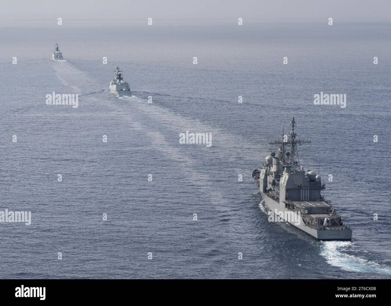 USS Bunker Hill participe à des exercices de manœuvre avec les navires chinois 161209 Banque D'Images