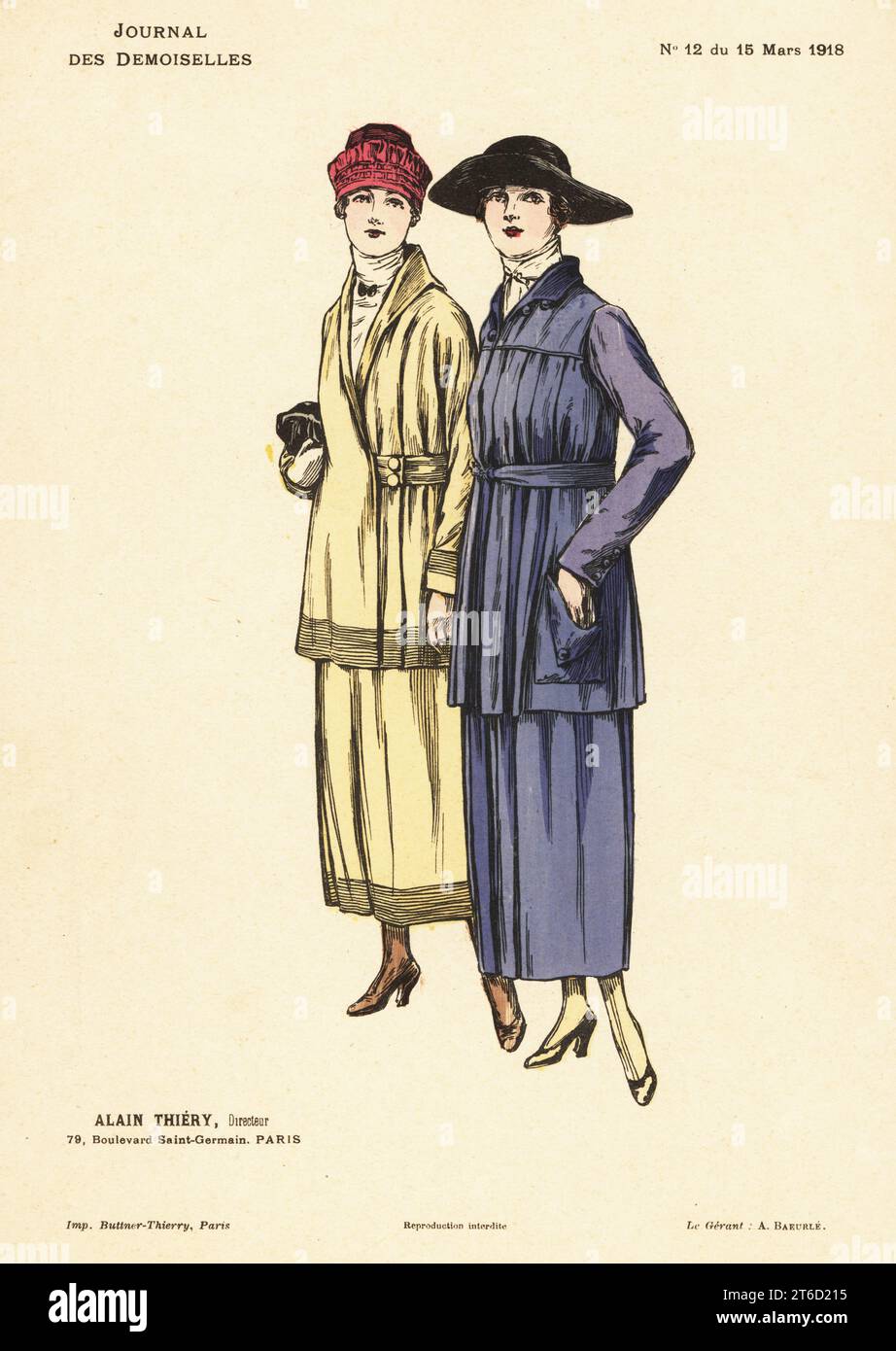 Deux femmes à la mode sur une promenade hivernale, WWI. Ils portent des chapeaux, des manteaux à ceinture large sur des robes assorties, des gants et un sac à main. Lithographie coloriée à la main par Fattorini & Crespin du magazine Alain Thierys Journal des Demoiselles, 79 Boulevard Saint-Germain, Paris, France, mars 15, 1918. Banque D'Images