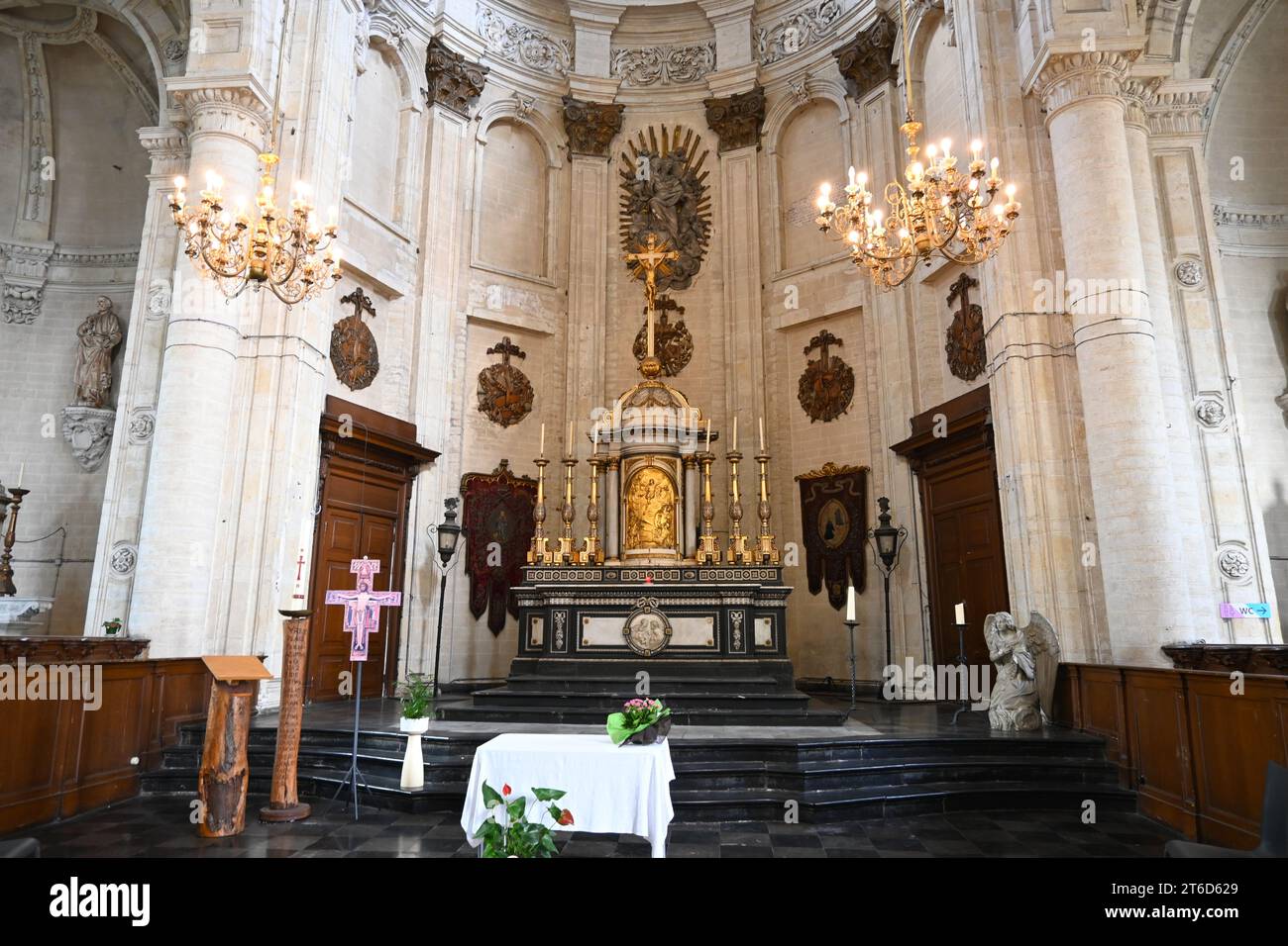 Autel à l'intérieur de l'église de St. Jean-Baptiste au Béguinage (Église Saint-Jean-Baptiste au Béguinage) – Bruxelles Belgique – 24 octobre 2023 Banque D'Images