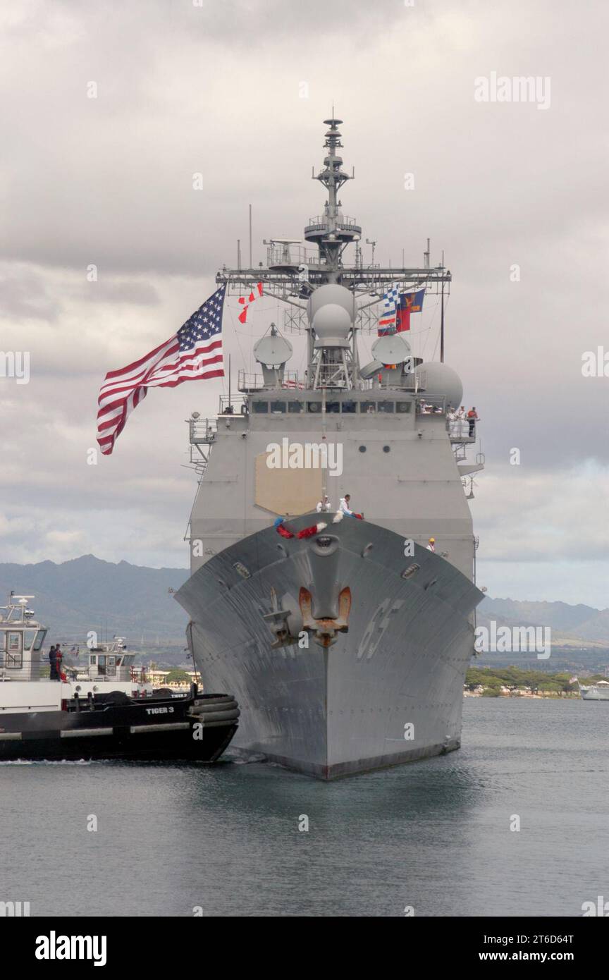 L'USS Chosin (CG-65) retourne à Pearl Harbor 2003 Banque D'Images