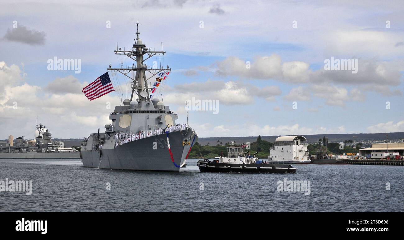 L'USS Chung-Hoon retourne à Pearl Harbor en 131001 Banque D'Images