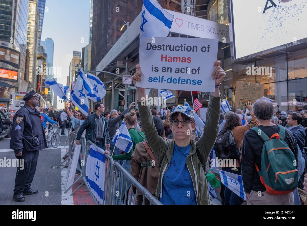 NEW YORK, New York – 13 octobre 2023 : des manifestants pro-israéliens et d’autres sont vus lors d’une manifestation à Manhattan. Banque D'Images
