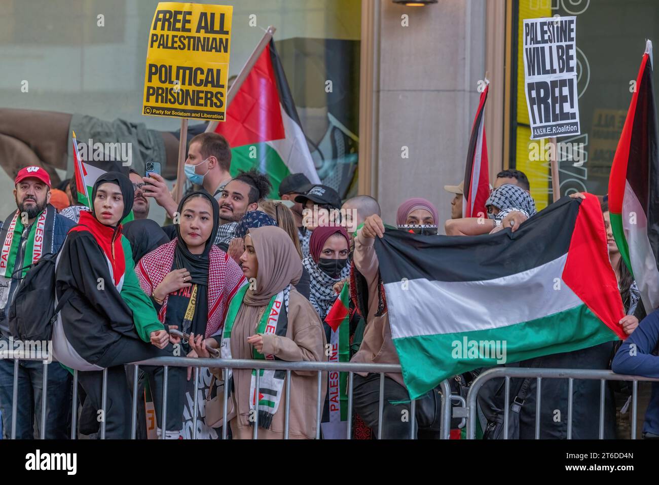 NEW YORK, New York – 13 octobre 2023 : des manifestants pro-palestiniens se rassemblent lors d’une manifestation à Manhattan. Banque D'Images