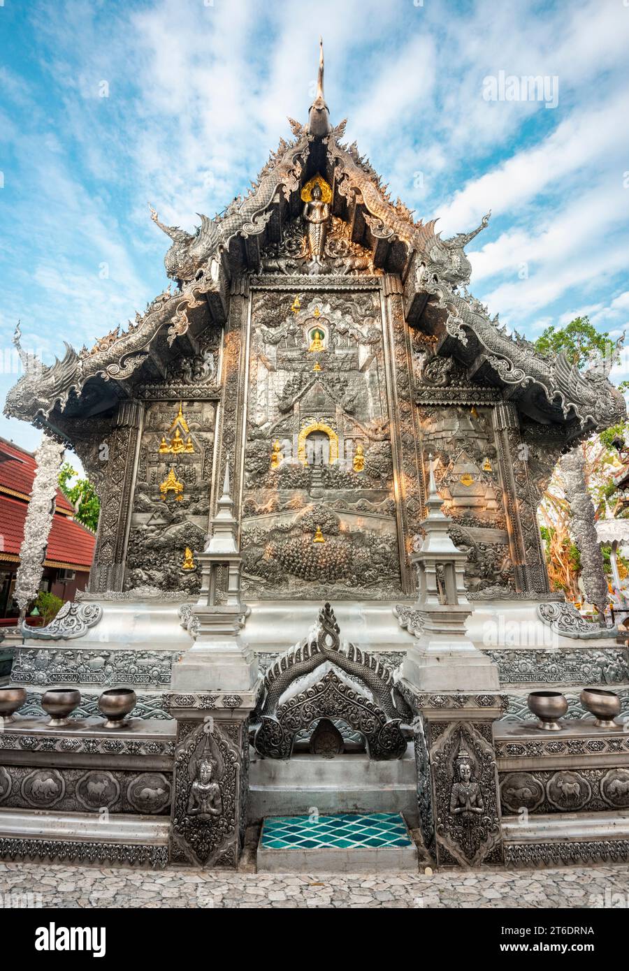 L'un des plus beaux temples de Chiang Mai.unique temple revêtu d'argent, à l'intérieur et à l'extérieur, de manière complexe, traditionnellement fait à la main et façonné par l'habileté Banque D'Images