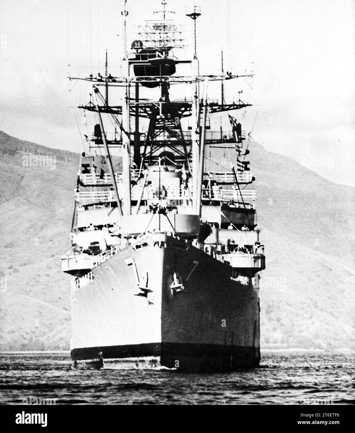 USS Mount McKinley (LCC-7) bow view 1969 Banque D'Images