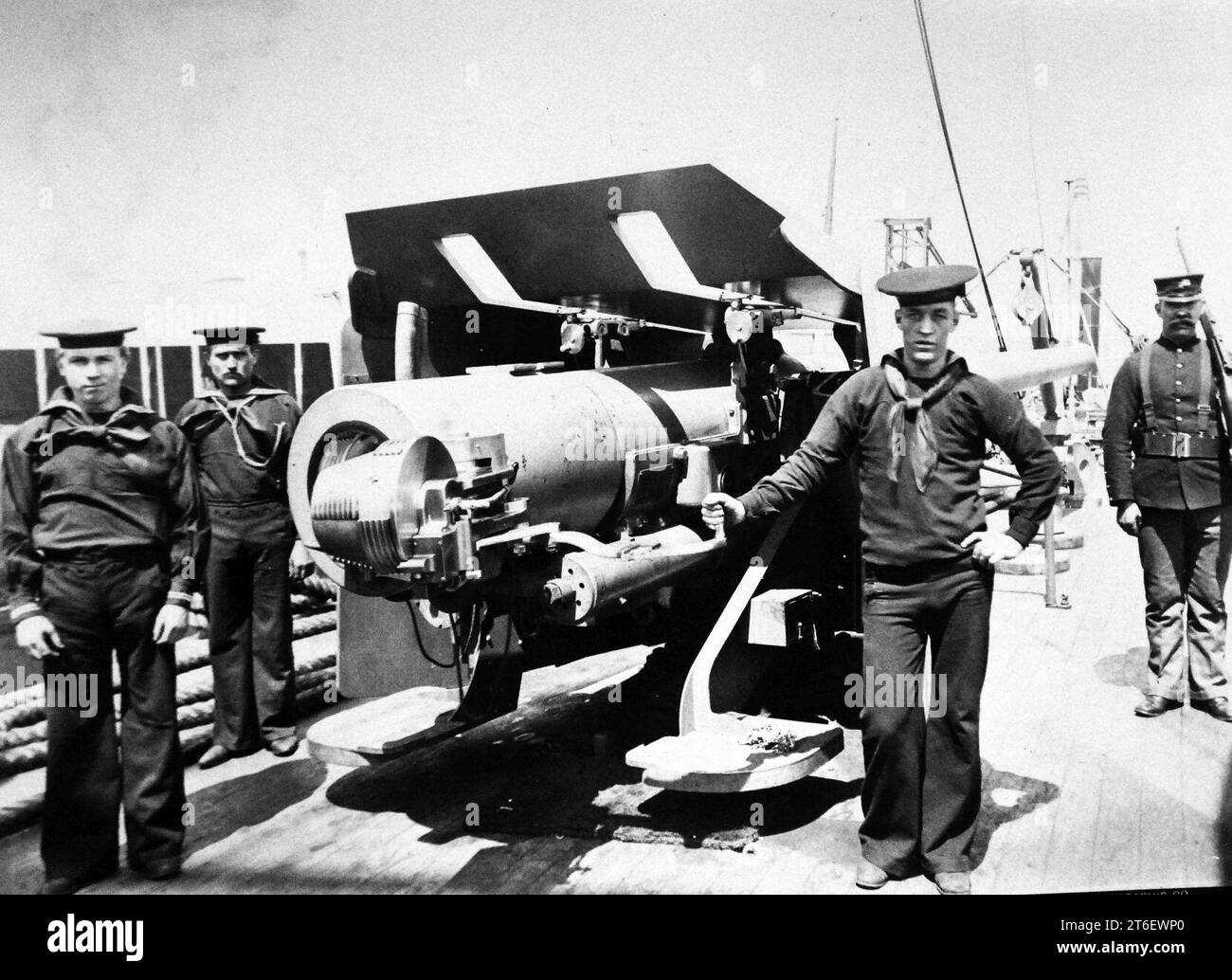 USS New Orleans (CL-22), équipage de canon de 8 pouces (26035613465) Banque D'Images