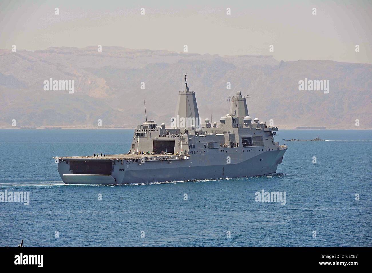 L'USS New York transite dans le golfe d'Aqaba 120510 Banque D'Images