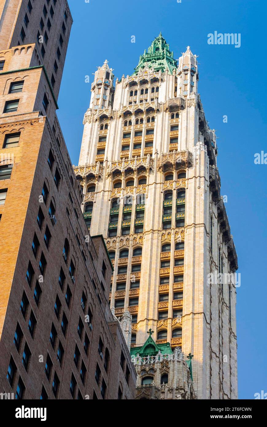 Woolworth bâtiment, gratte-ciel, ciel bleu, Broadway, Manhattan, New York, États-Unis Banque D'Images