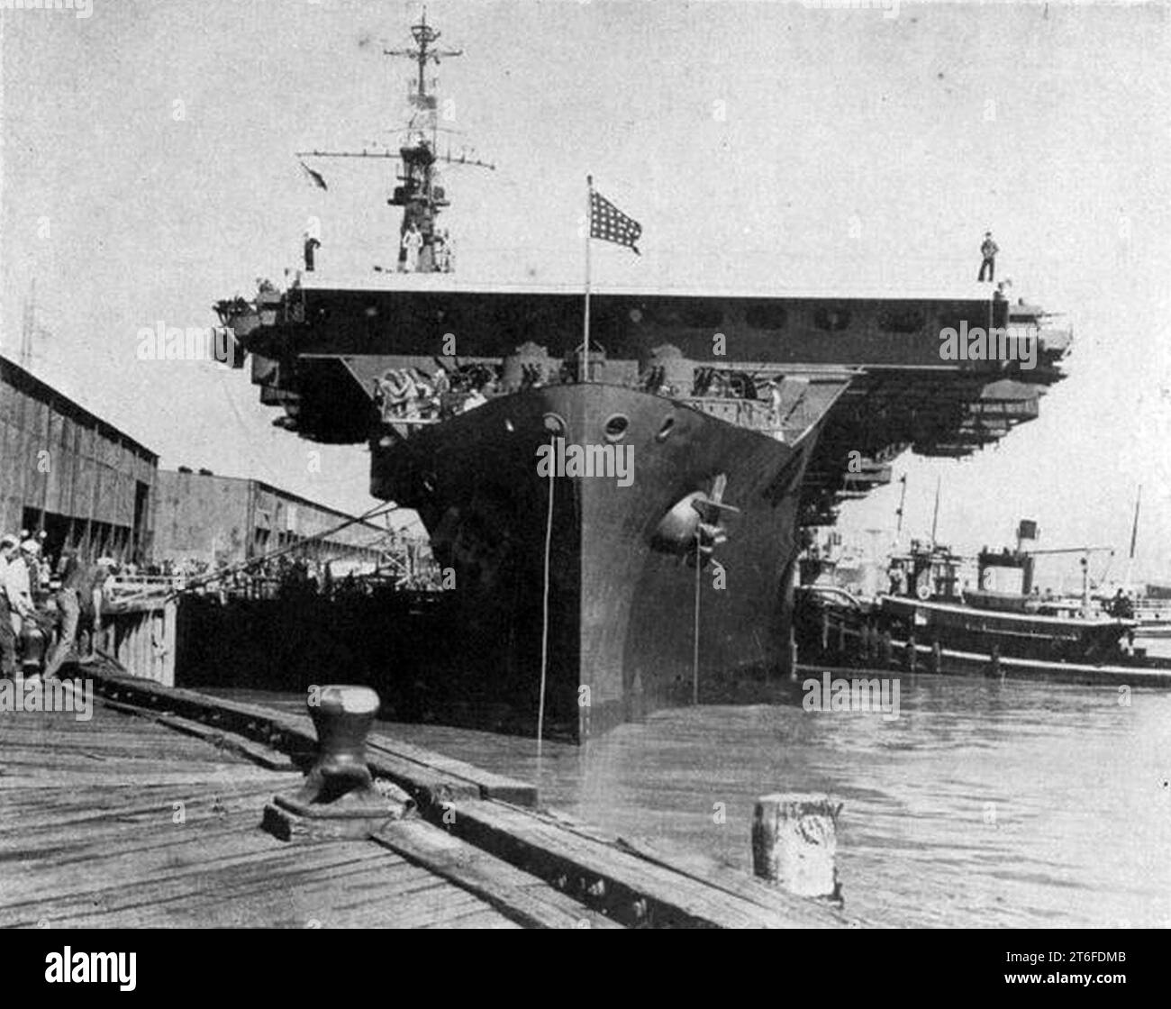 USS Saipan (CVL-48) immobilisé à Toulouse Street Wharf, à la Nouvelle-Orléans, en février 1947 Banque D'Images