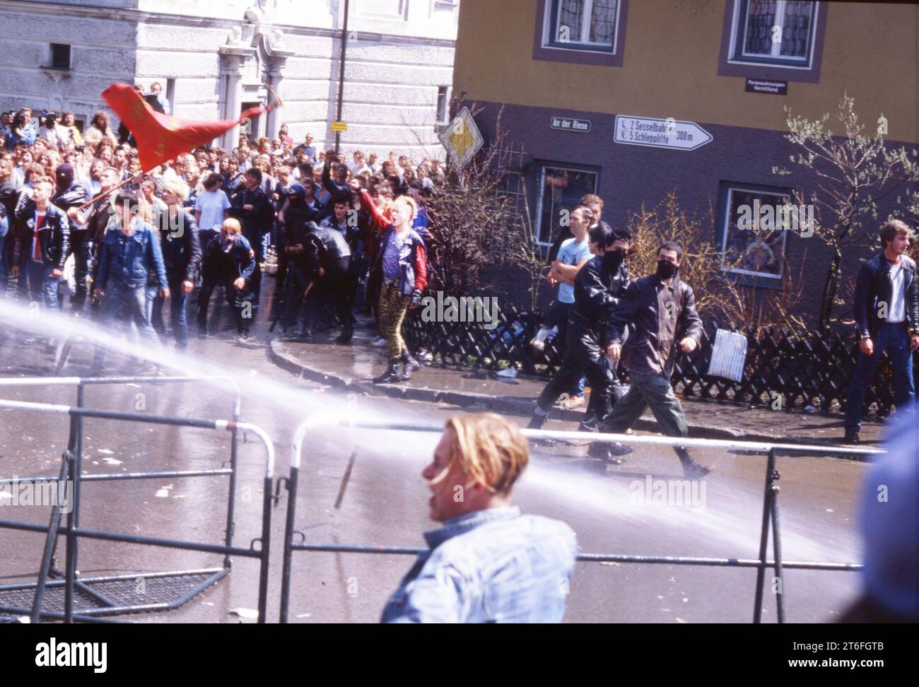 DEU, Allemagne : les diapositives historiques des années 80-90, Nesselwang. Manifestations pacifiques et non pacifiques contre les réunions SS. ca.1954-5 Banque D'Images