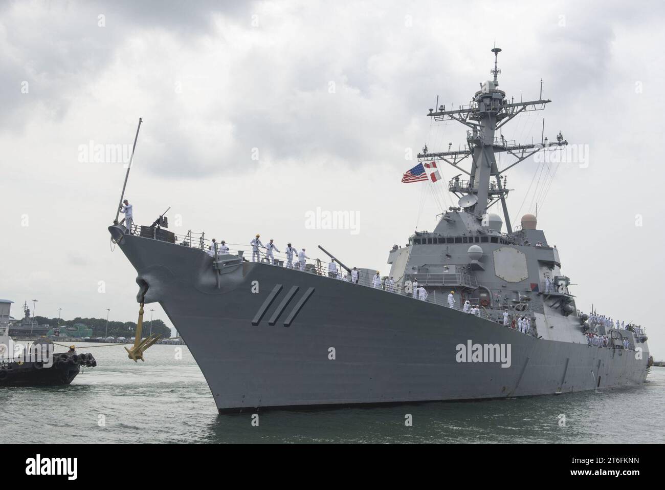 L'USS Spruance arrive à la base navale de Changi à Singapour. (28110861895) Banque D'Images