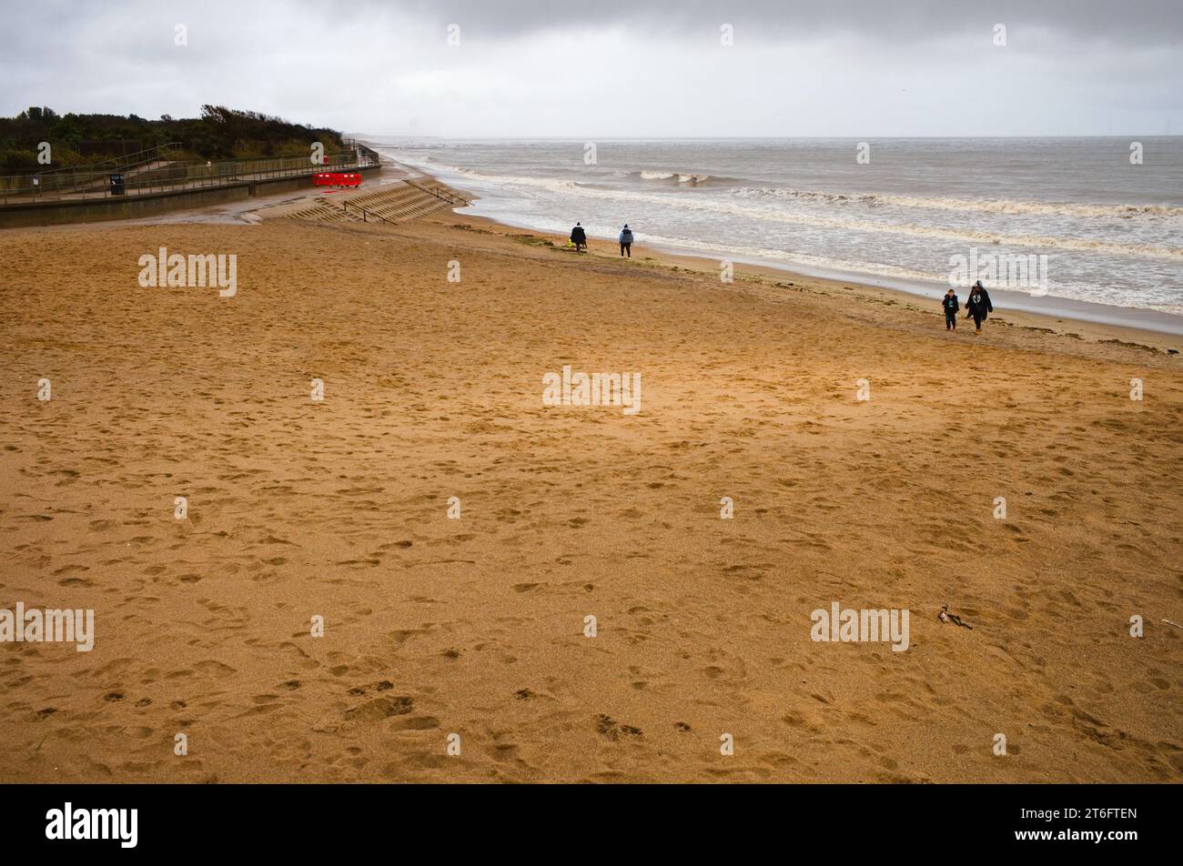 Mur de mer et défenses à Skegness un jour d'hiver Banque D'Images