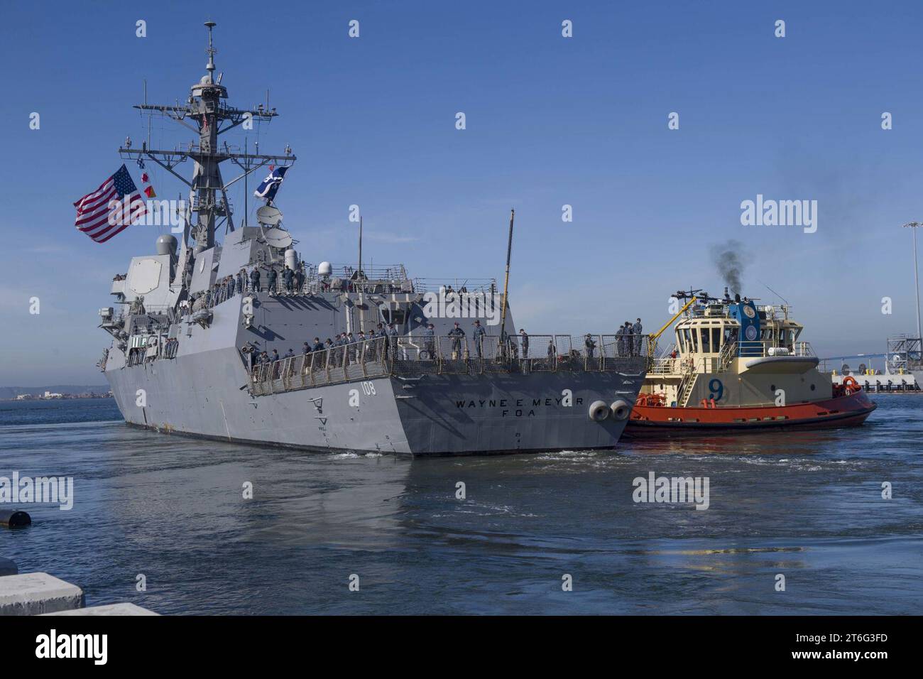 L'USS Wayne E. Meyer (DDG 108) quitte la base navale de San Diego. (25706756778) Banque D'Images