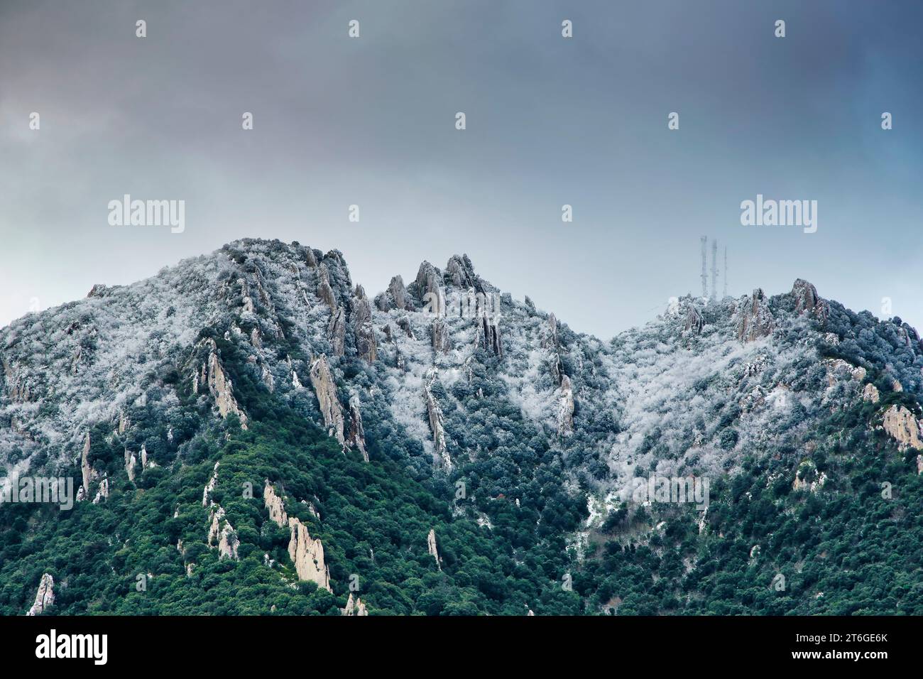 Sommet enneigé. Montagne Montejurra. Navarre, Espagne, Europe. Banque D'Images