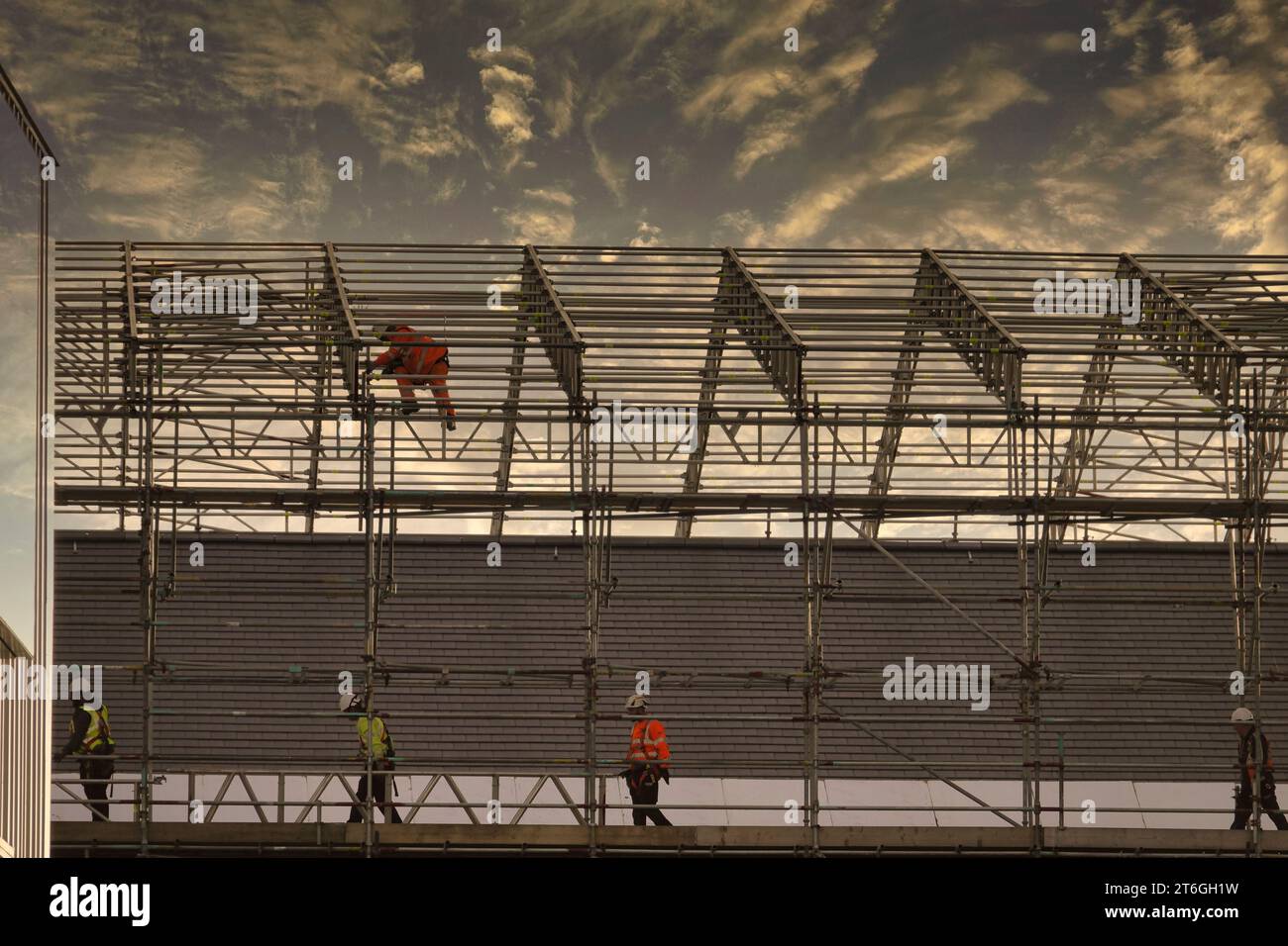 Reigate, Surrey, Royaume-Uni. 7 novembre 2023 image générique des travailleurs sur un chantier de construction Banque D'Images