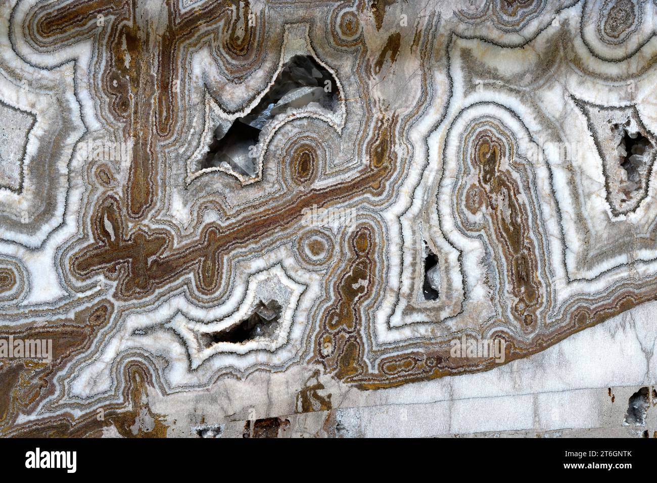 La dolomite est un minéral de carbonate de calcium et de magnésium. Section polonaise. Cette photo a été prise à Vila Viçosa, Portugal. Banque D'Images