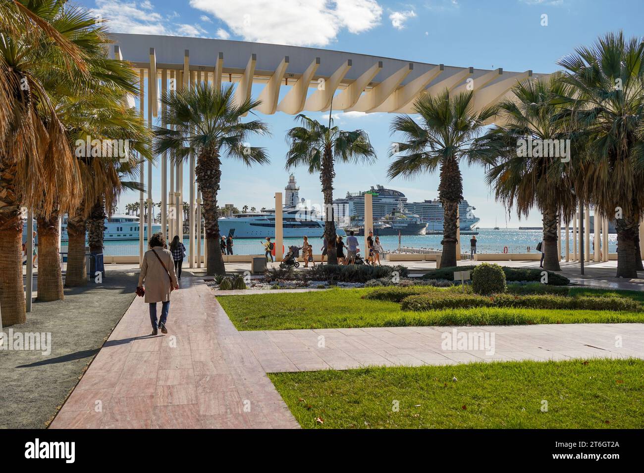 El Palmeral de las Sorpresas, port de Malaga avec promenade principale du port de Malaga, Andalousie, Espagne. Banque D'Images