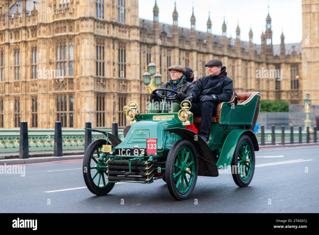 Voiture Georges Richard 1902 participant à la course de voitures vétérans de Londres à Brighton, événement automobile vintage en passant par Westminster, Londres, Royaume-Uni Banque D'Images