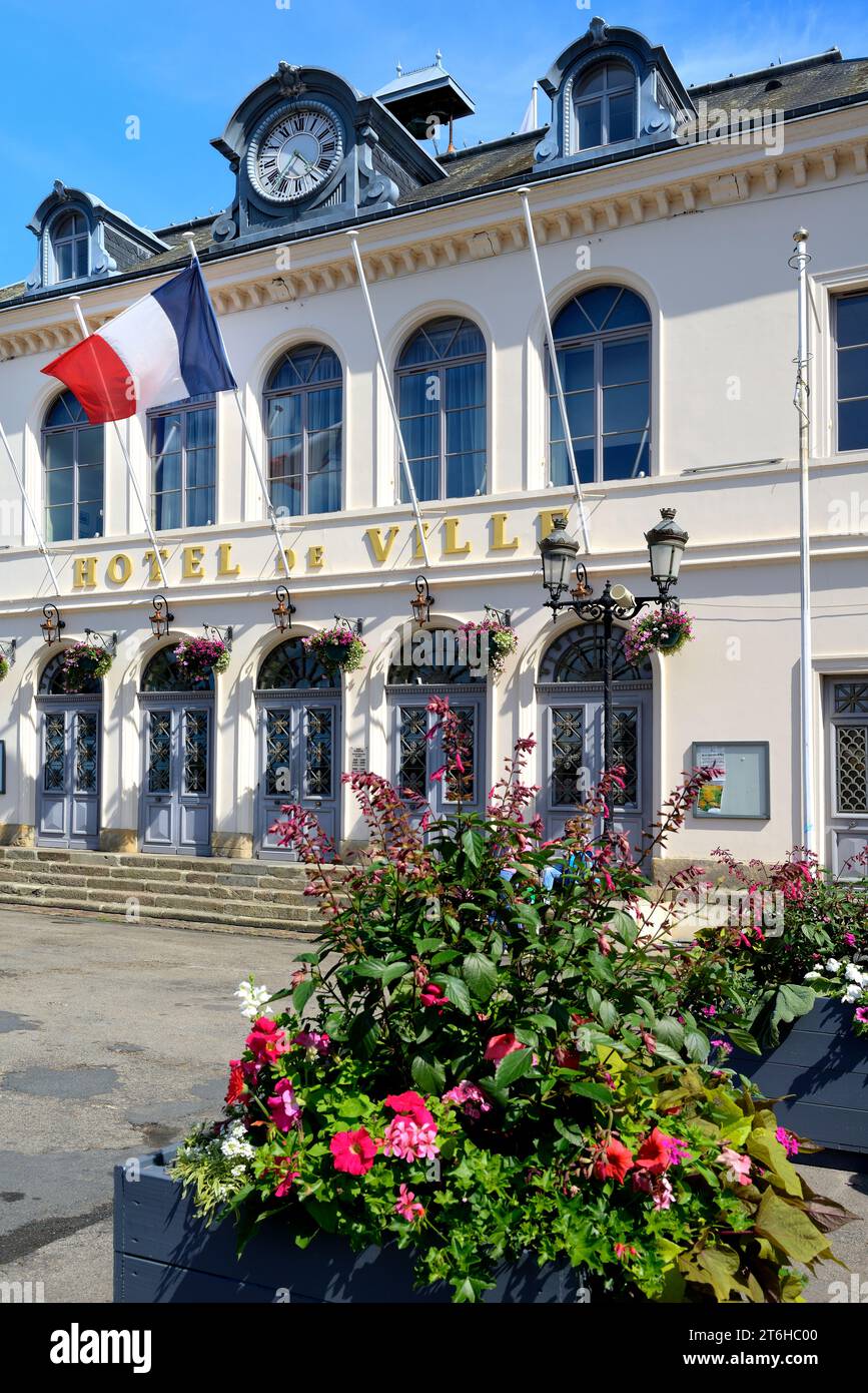 Fleurs exposées devant l'Hôtel de ville, Hôtel de ville, Quai Saint Etienne, Honfleur, Calvados, basse Normandie, Normandie, France, Europe Banque D'Images