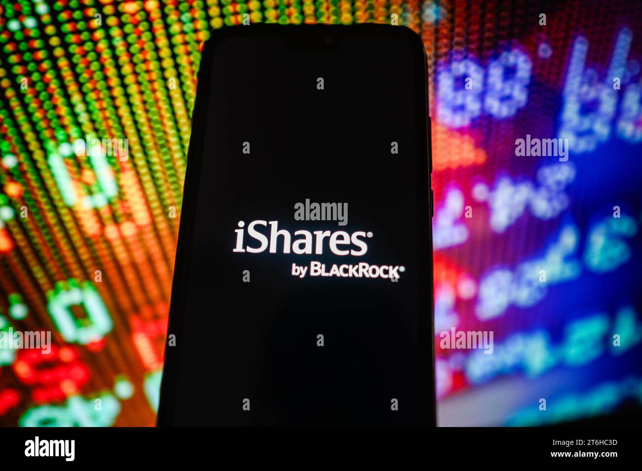 Pologne. 10 novembre 2023. Sur cette photo, un logo iShares by BlackRock est affiché sur un smartphone avec des pourcentages boursiers en arrière-plan. (Image de crédit : © Omar marques/SOPA Images via ZUMA Press Wire) USAGE ÉDITORIAL SEULEMENT! Non destiné à UN USAGE commercial ! Banque D'Images