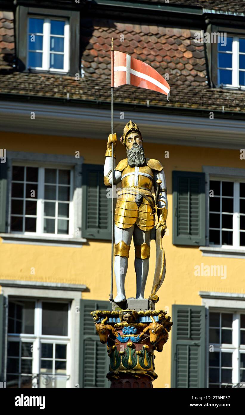 Banner Bearer Statue sur la fontaine à poissons, aussi St. Fontaine Ursen, Soleure, Suisse Banque D'Images