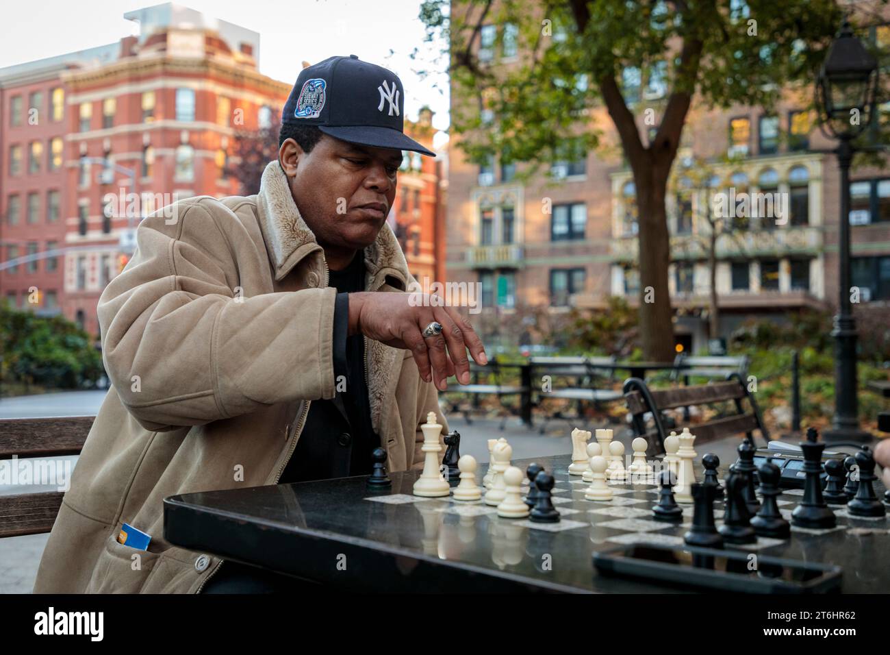 Joueur d'échecs afro-américain à Washington Square Park, New York City, Amérique du Nord, États-Unis, États-Unis Banque D'Images