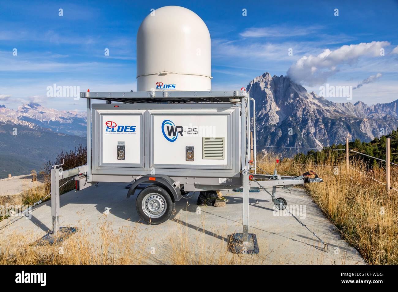 Italie, Vénétie, province de Belluno, système radar pour la météorologie au sommet du mont Rite, Dolomites Banque D'Images