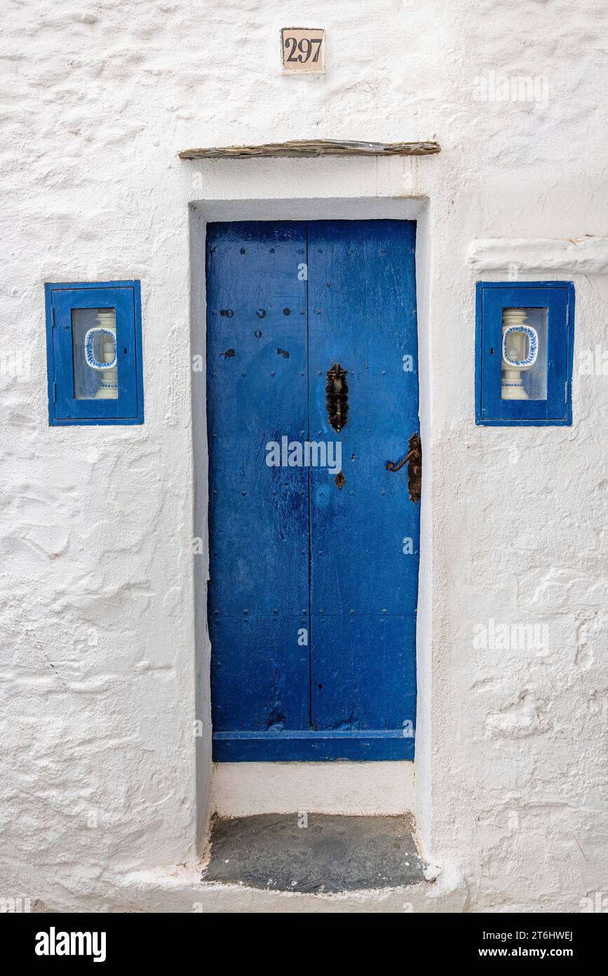Porte avant bleue. Cadaques, Catalogne, Espagne. Banque D'Images