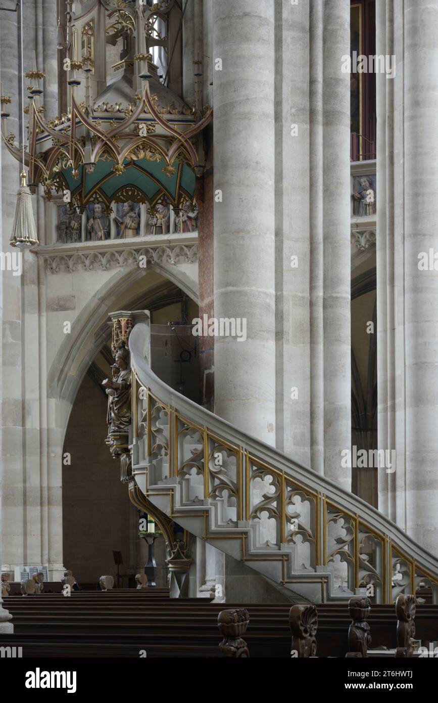 Photo de l'intérieur de l'église paroissiale de la ville de St. George à Dinkelsbühl, Bavière, Allemagne Banque D'Images