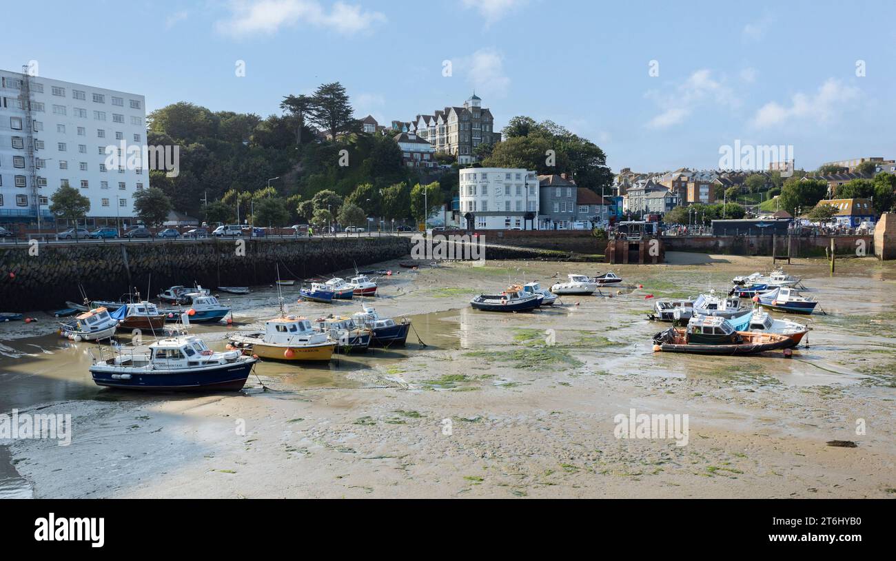 Folkestone, Kent, royaume-uni 1 août 2023 bateau de pêche dans le port de folkestone Banque D'Images