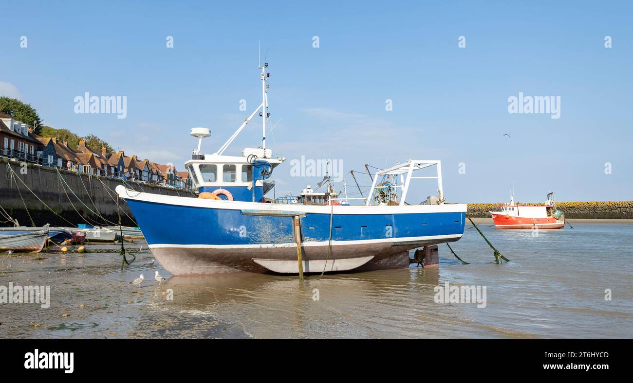 Folkestone, Kent, royaume-uni 1 août 2023 bateau de pêche dans le port de folkestone Banque D'Images