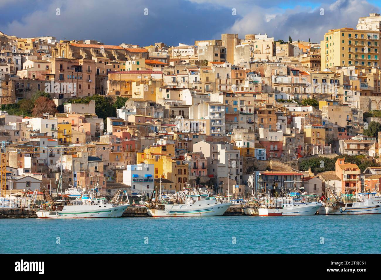 Vue sur le port de Sciacca, Sciacca, district d'Agrigente, Sicile, Italie Banque D'Images