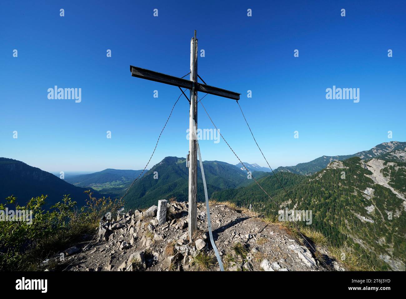 Allemagne, Bavière, haute-Bavière, comté de Traunstein, Ruhpolding, Alpes de Chiemgau, Saurüsselkopf, 1270m, croix sommitale Banque D'Images