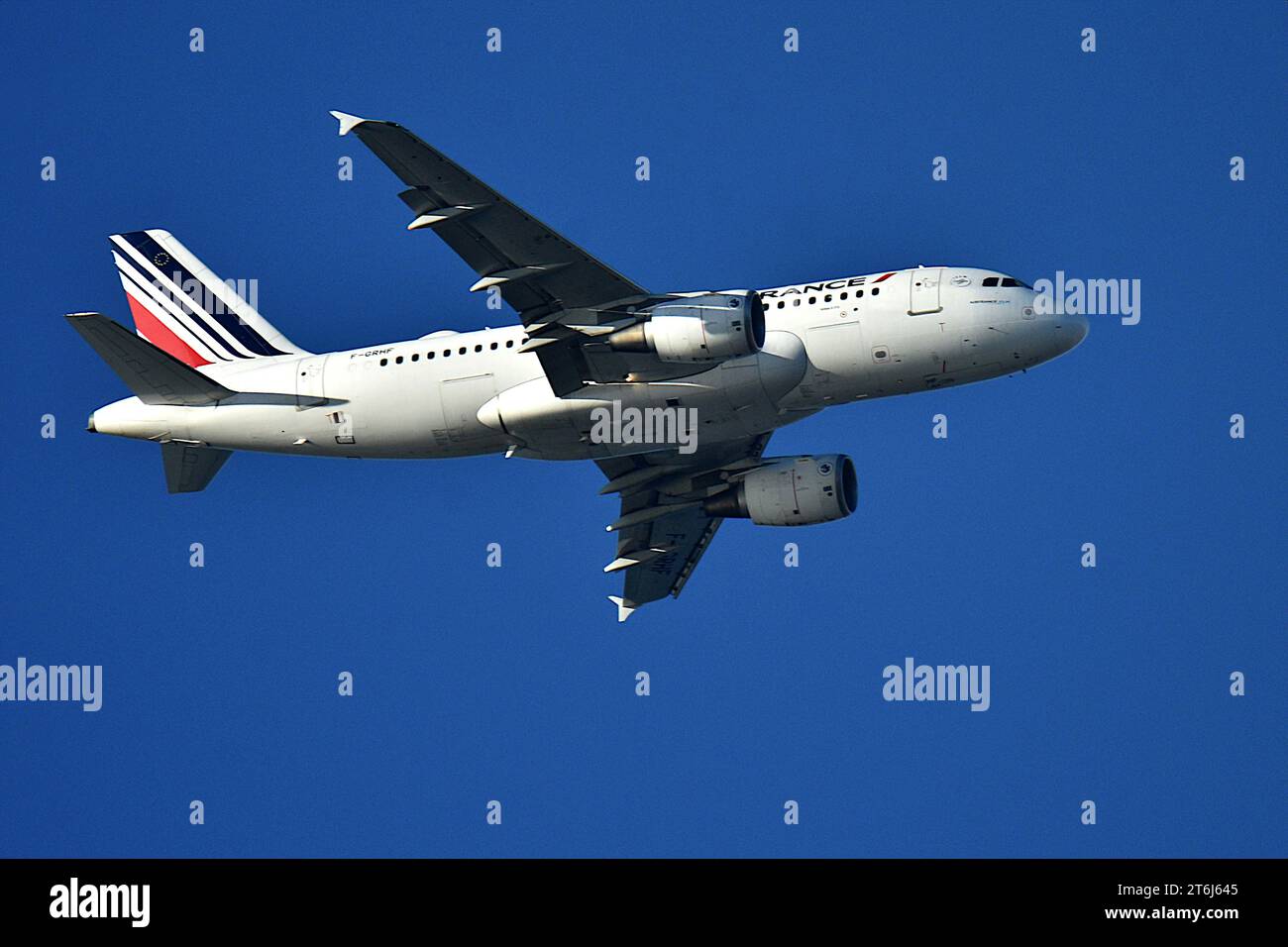 Un avion d'Air France arrive à l'aéroport Marseille Provence. Banque D'Images