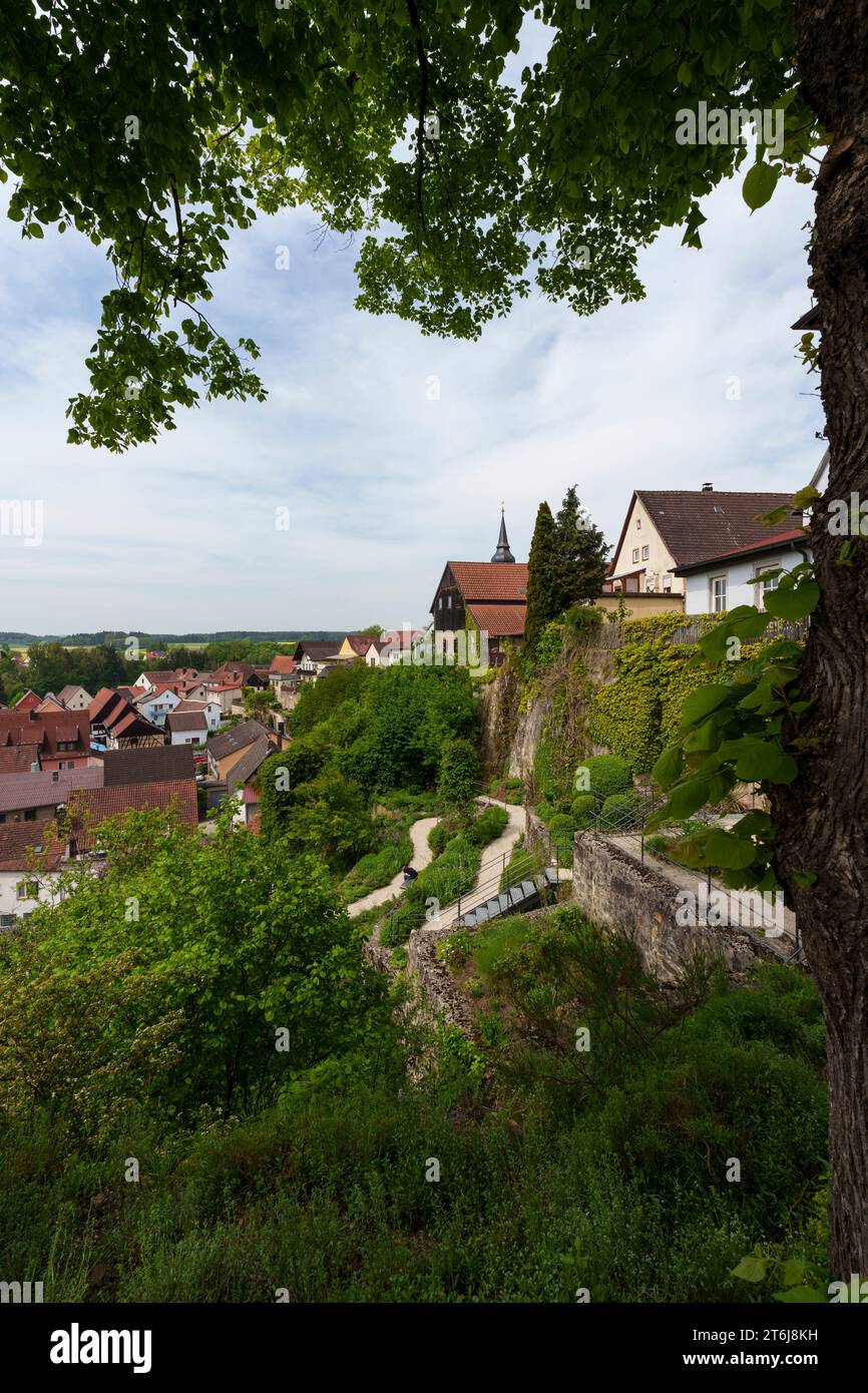 Les jardins en terrasse à la muraille de la vieille ville historique de Hollfeld, municipalité de Hollfeld, Suisse franconienne, district de Bayreuth, haute-Franconie, Bavière, Allemagne Banque D'Images