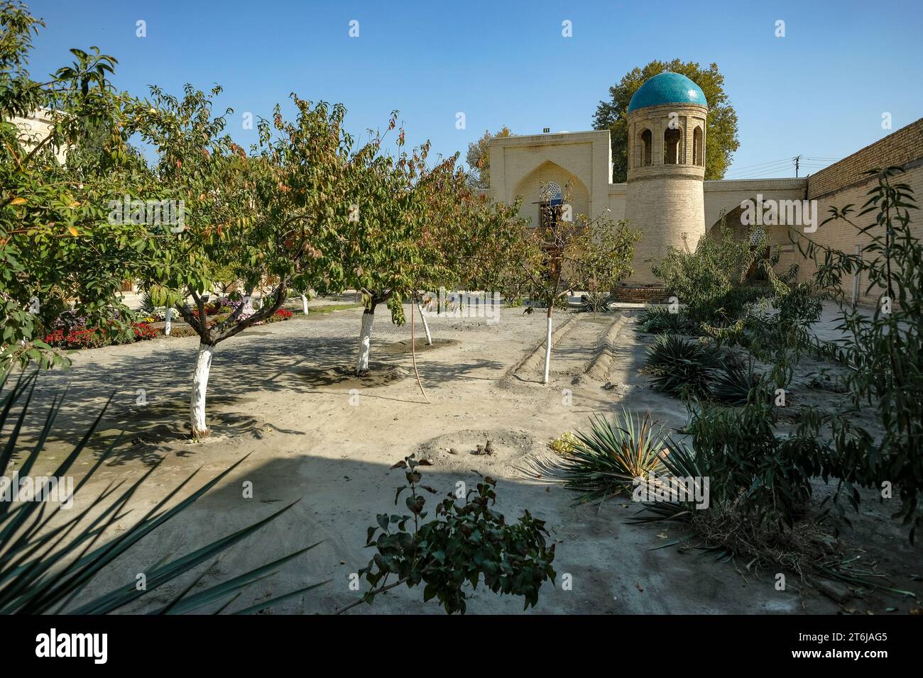 Kokand, Ouzbékistan - 25 octobre 2023 : détail de l'intérieur de la Madrasa de Sokhibzoda Khazrat à Kokand dans la vallée de Fergana, Ouzbékistan. Banque D'Images
