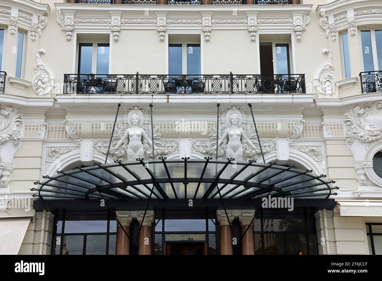 Le célèbre Hôtel de Paris Monte-Carlo qui a ouvert ses portes en 1864 Banque D'Images