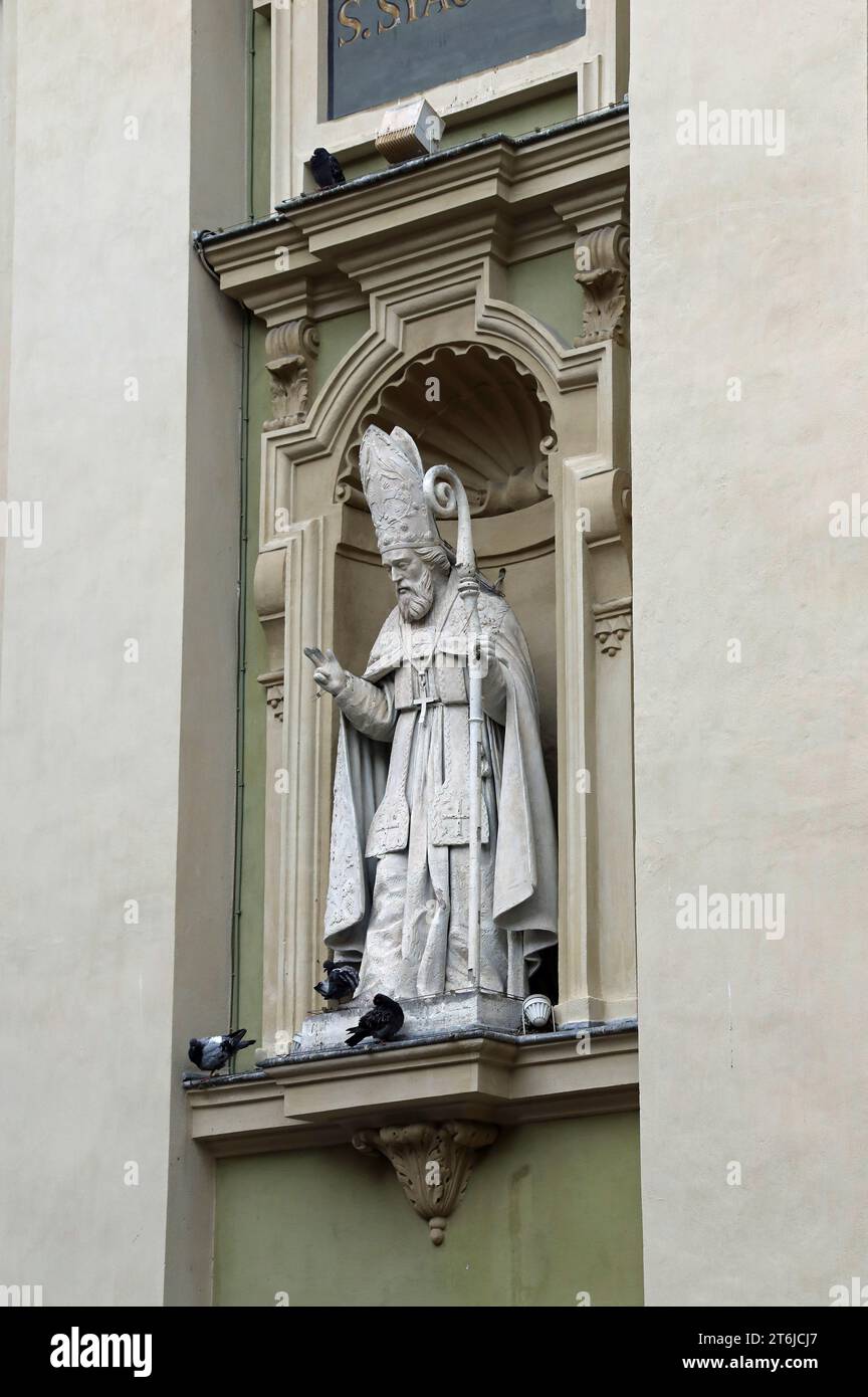 Statue de Saint Syagrius sur la façade ouest de la cathédrale de Nice Banque D'Images